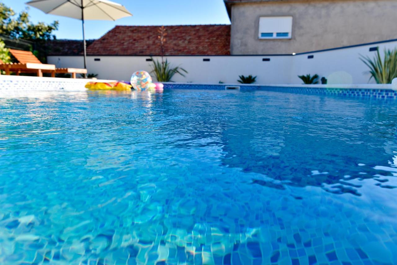 Villa Navita Augustinus With Pool Debeljak Eksteriør bilde